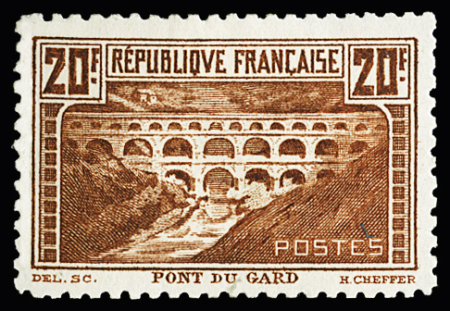 N° 262B 20F Pont du Gard dent. 11, infime trace de