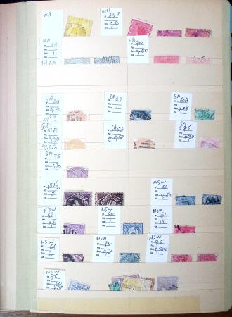 1872-2011 Un albume de stock avec beaucoup de timbres