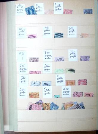 1872-2011 Un albume de stock avec beaucoup de timbres