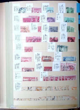 1872-2011 Un albume de stock avec beaucoup de timbres