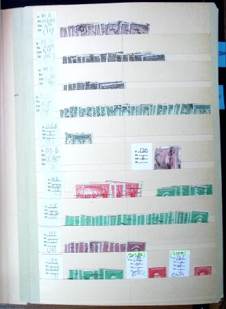 1872-2011 Un albume de stock avec beaucoup de timbres