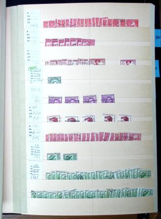 1872-2011 Un albume de stock avec beaucoup de timbres