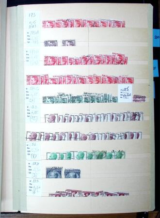 1872-2011 Un albume de stock avec beaucoup de timbres