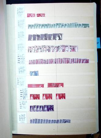 1872-2011 Un albume de stock avec beaucoup de timbres