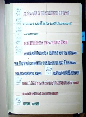 1872-2011 Un albume de stock avec beaucoup de timbres