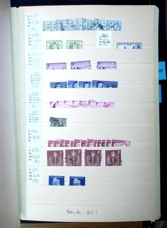 1872-2011 Un albume de stock avec beaucoup de timbres