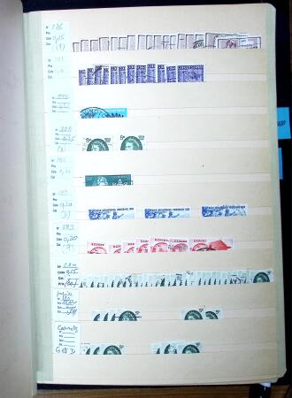 1872-2011 Un albume de stock avec beaucoup de timbres