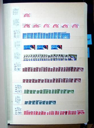 1872-2011 Un albume de stock avec beaucoup de timbres