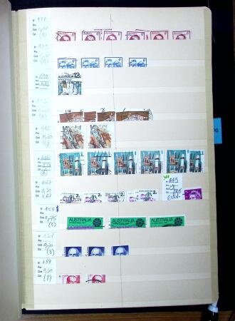1872-2011 Un albume de stock avec beaucoup de timbres