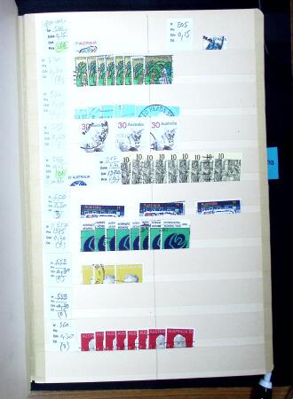 1872-2011 Un albume de stock avec beaucoup de timbres
