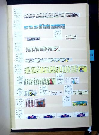 1872-2011 Un albume de stock avec beaucoup de timbres