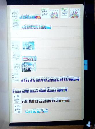 1872-2011 Un albume de stock avec beaucoup de timbres