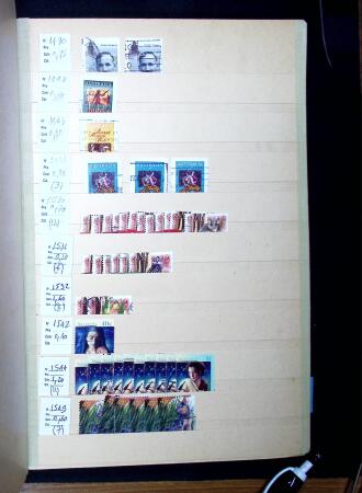 1872-2011 Un albume de stock avec beaucoup de timbres