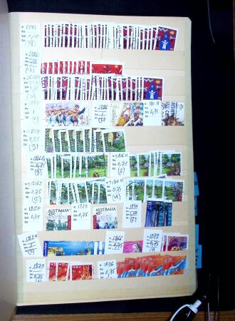 1872-2011 Un albume de stock avec beaucoup de timbres