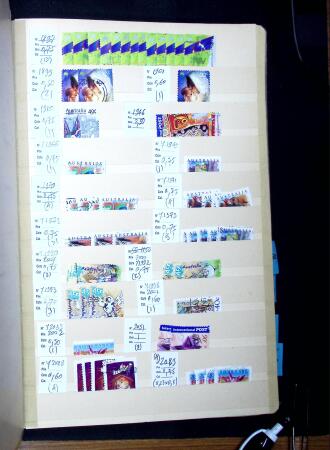 1872-2011 Un albume de stock avec beaucoup de timbres