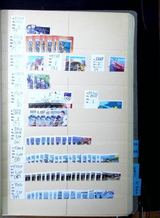 1872-2011 Un albume de stock avec beaucoup de timbres