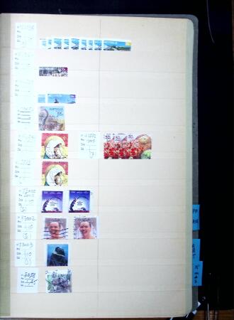 1872-2011 Un albume de stock avec beaucoup de timbres