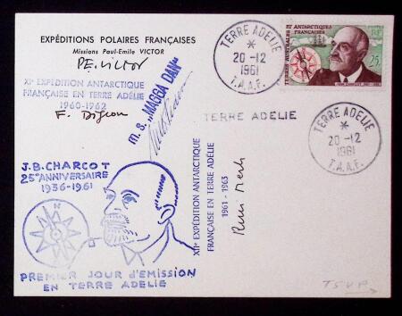 TAAF n°19 OBL CAD "Terre Adélie TAAF" (20.12.1961) sur carte des EPF avec cachet illustré bleu du 1er jour Charcot et différentes griffes dont 11ème expédition, Magga Dan, et signatures dont PE Victor, F.Dijeon et 