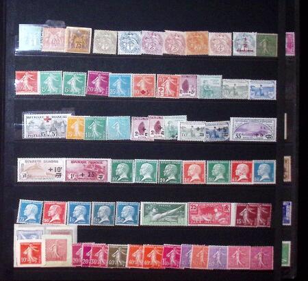 1852-1982 Collection d'oblitérés et stock en 3 classeurs,