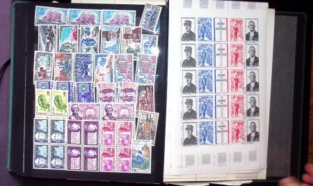 1852-1982 Collection d'oblitérés et stock en 3 classeurs,