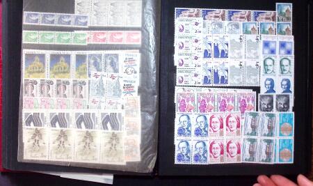 1852-1982 Collection d'oblitérés et stock en 3 classeurs,