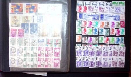 1852-1982 Collection d'oblitérés et stock en 3 classeurs,