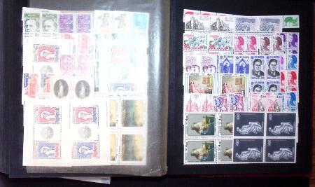 1852-1982 Collection d'oblitérés et stock en 3 classeurs,