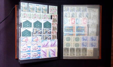 1852-1982 Collection d'oblitérés et stock en 3 classeurs,
