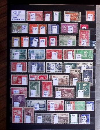 1900-45 Petit stock de neufs en un classeurs, en majorité