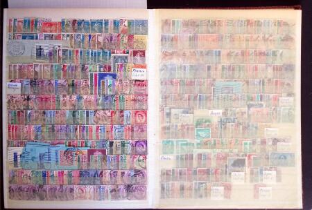 1900-40, Lot of almost 4000 PERFINS from a range of