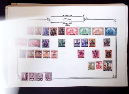1852-1980 All World Collection in 31 albums and stockbooks,