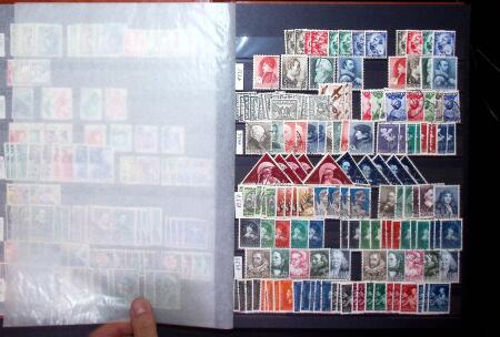 1849-2004 BENELUX selection in 11 stockbooks with strength