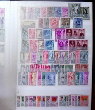 1849-2004 BENELUX selection in 11 stockbooks with strength