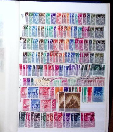 1849-2004 BENELUX selection in 11 stockbooks with strength