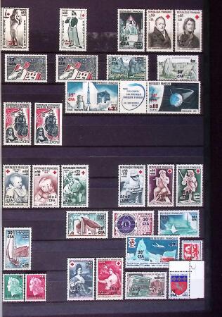Collection de neuf sans charnière, entre le n° 17