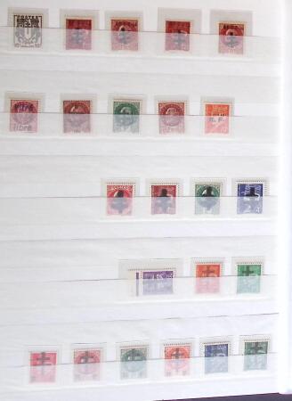1940-45, LIBÉRATION: Très beau lot en quatre classeurs,