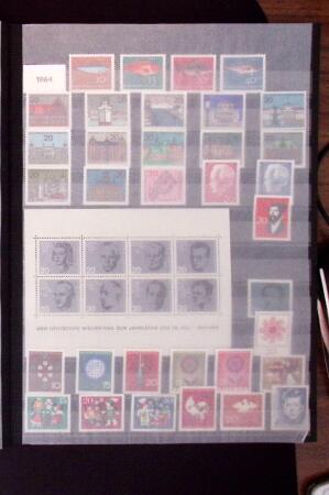 1880-2001 All-world collection in 54 albums and stockbooks
