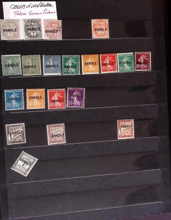 1849-2010 Collection en 14 albums et 2 boites avec