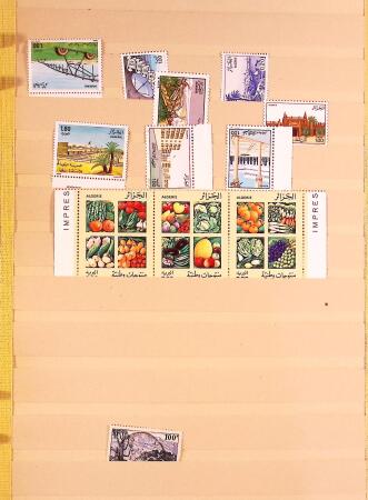 Collection de timbres d'Algérie en 1 album, MADAGASCAR