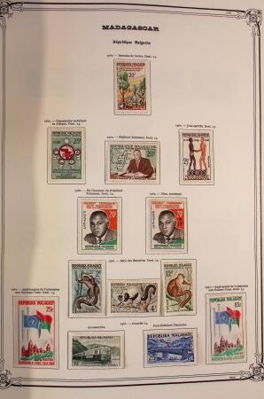 Collection de timbres d'Algérie en 1 album, MADAGASCAR