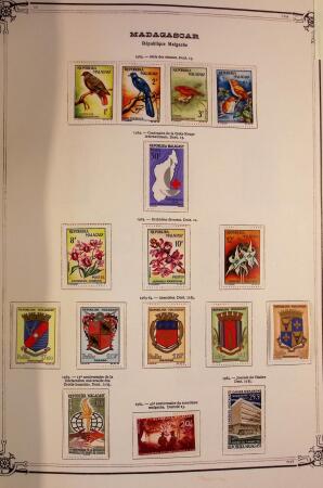 Collection de timbres d'Algérie en 1 album, MADAGASCAR