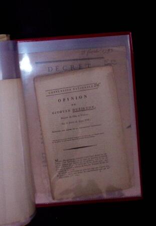 1646-1850 Ensemble classé en une boite , 1 gros classeur,