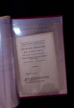 1646-1850 Ensemble classé en une boite , 1 gros classeur,