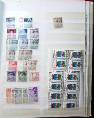 1944-1975 Mostly mint never hinged balanced stock of