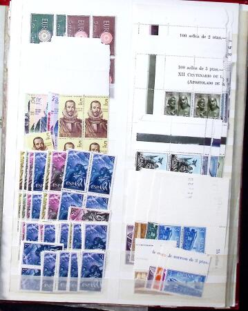 1944-1975 Mostly mint never hinged balanced stock of