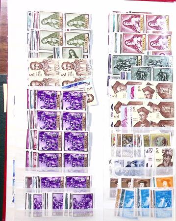 1944-1975 Mostly mint never hinged balanced stock of