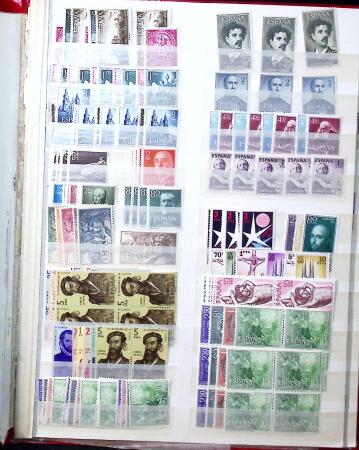 1944-1975 Mostly mint never hinged balanced stock of