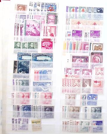 1944-1975 Mostly mint never hinged balanced stock of