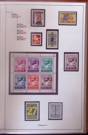 1939-1945 Collection sur les vignettes de la mobilisation dit "timbres pour soldats", superbement présentée en 4 albums avec une grande variété d'unités militaires, TTB
