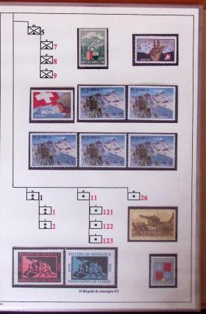 1939-1945 Collection sur les vignettes de la mobilisation dit "timbres pour soldats", superbement présentée en 4 albums avec une grande variété d'unités militaires, TTB